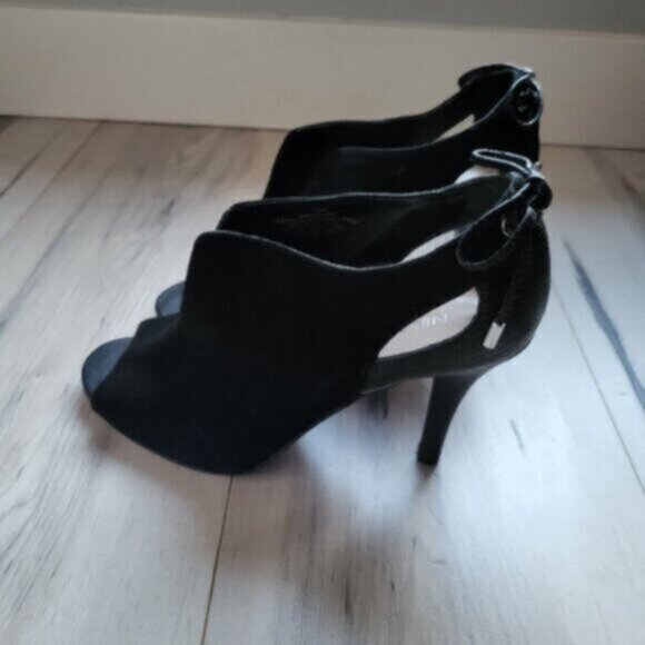 NINE WEST Black Leather Ankle Bootie Heels Sz 7.5 - Picture 3 of 10